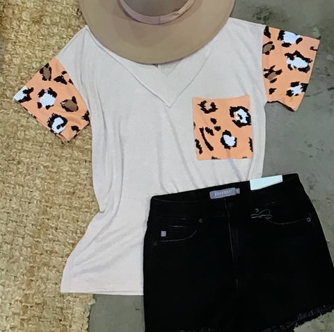 Curvy cheetah pocket tee